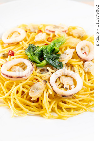 おいしい菜の花とイカのパスタ おいしい菜の花とイカのパスタ 111879062