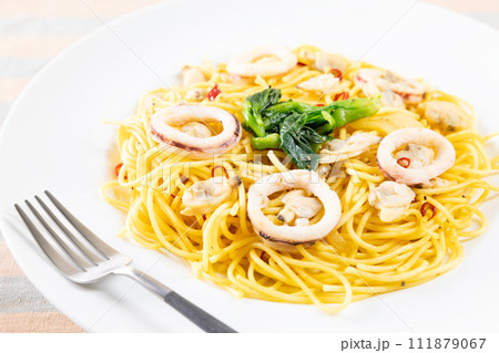 おいしい菜の花とイカのパスタ おいしい菜の花とイカのパスタ 111879067