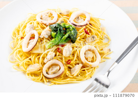 おいしい菜の花とイカのパスタ おいしい菜の花とイカのパスタ 111879070