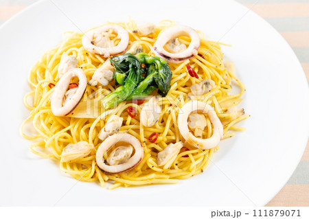 おいしい菜の花とイカのパスタ おいしい菜の花とイカのパスタ 111879071