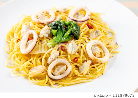 おいしい菜の花とイカのパスタ おいしい菜の花とイカのパスタ 111879075