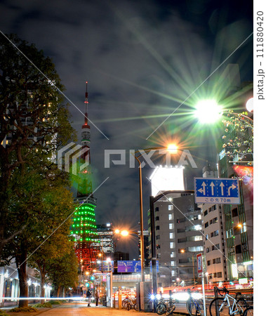 夜の東京タワー 111880420