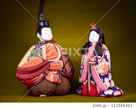 雛人形（お雛様とお内裏様）（木目込み人形） 111880461