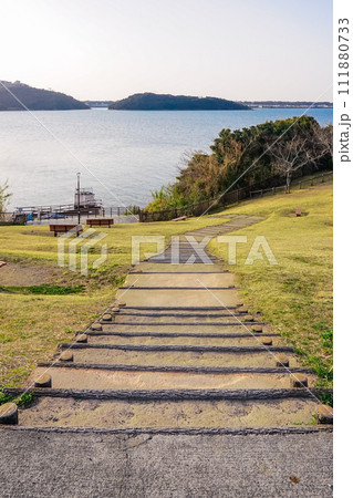 早朝の浜名湖サービスエリア(静岡県浜松市) 早朝の浜名湖サービスエリア(静岡県浜松市) 111880733