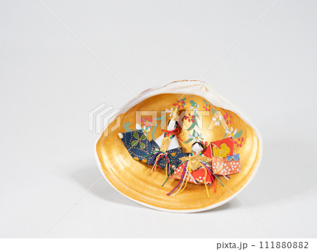 貝細工のお雛様とお内裏様 111880882