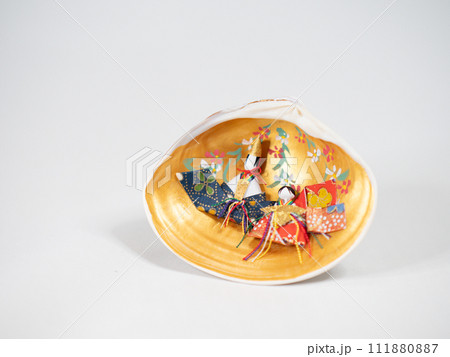 貝細工のお雛様とお内裏様 111880887