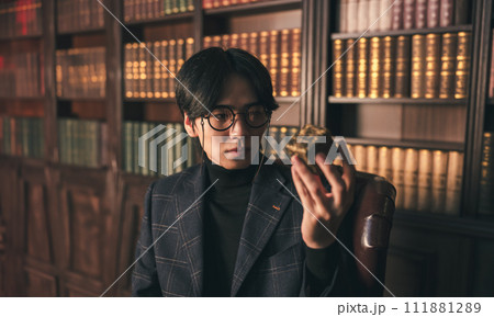 コンセプチュアルなイメージフォト 111881289