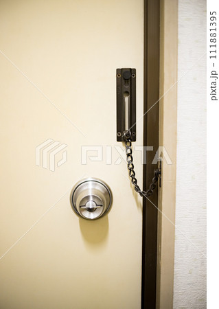 玄関ドアのドアチェーン 111881395