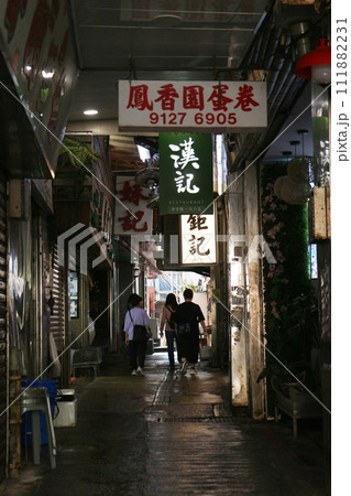 香港　鯉魚門の裏通り 111882231