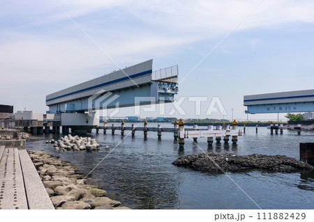 動くことのない首都高速道路の羽田可動橋（東京都大田区） 111882429