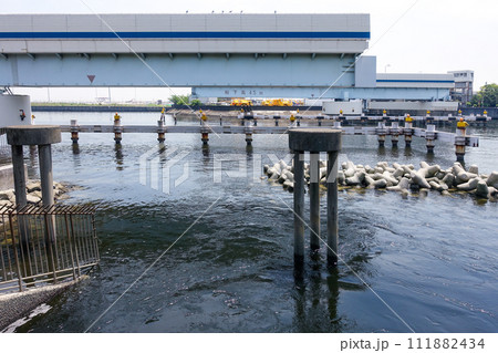 動くことのない首都高速道路の羽田可動橋（東京都大田区） 111882434