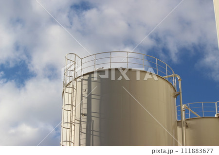 工場のコンクリートタンク　タンク　生コン 111883677