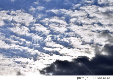 日本の横浜都市景観 冬の空などを望む 日本の横浜都市景観 冬の空などを望む 111883838