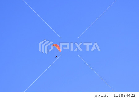上空のパラグライダー 上空のパラグライダー 111884422