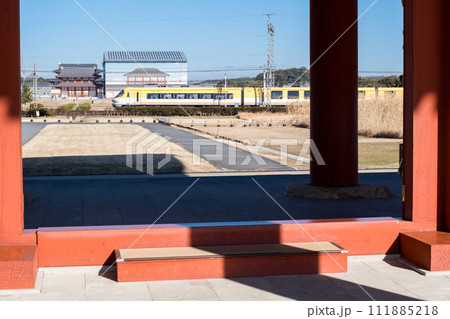 【近鉄奈良線】朱雀門から見る特急伊勢志摩ライナー 111885218