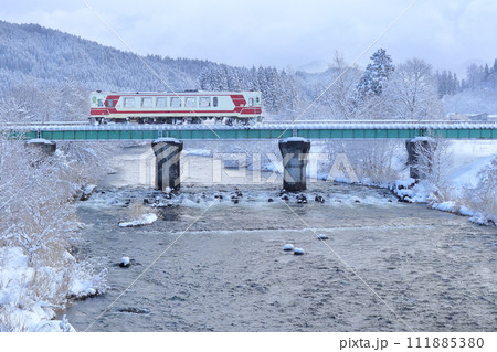 秋田内陸縦貫鉄道小又川橋梁を渡る AN-8804 111885380