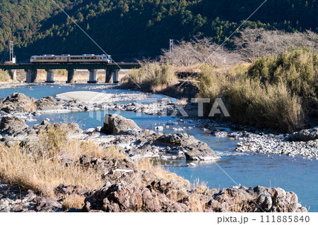 【紀勢本線】大内山川を渡る特急南紀 【紀勢本線】大内山川を渡る特急南紀 111885840