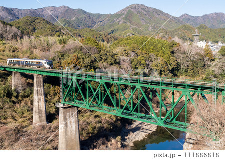 【紀勢本線】三瀬谷橋梁を渡る特急南紀 111886818