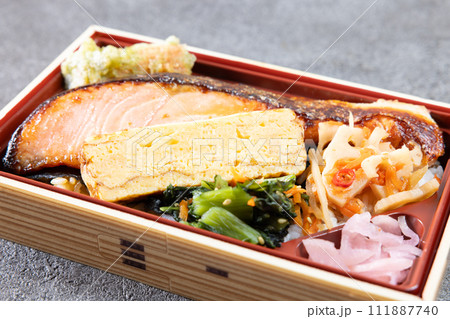 おいしい銀鮭西京焼き弁当 おいしい銀鮭西京焼き弁当 111887740