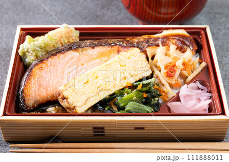 おいしい銀鮭西京焼き弁当 おいしい銀鮭西京焼き弁当 111888011