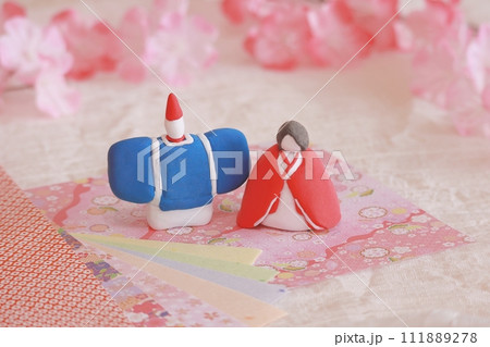 お雛様と花でひな祭りのイメージ4 お雛様と花でひな祭りのイメージ4 111889278