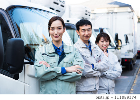 トラックドライバーイメージ 111889374