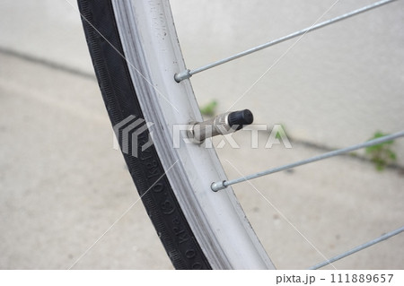 自転車のバルブ 111889657