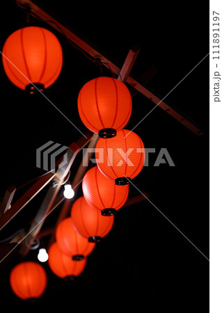 竹の灯籠と和傘の光の競演　山鹿灯籠浪漫2024年 111891197