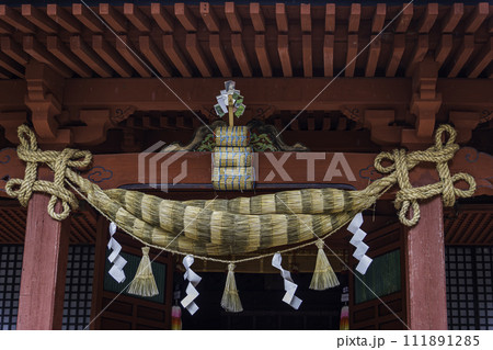 森県弘前市 岩木山神社　ツチノコのような注連縄 111891285