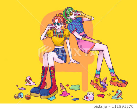 ケーキを食べる仲良しな2人の女の子 黄色背景 ケーキを食べる仲良しな2人の女の子 黄色背景 111891370