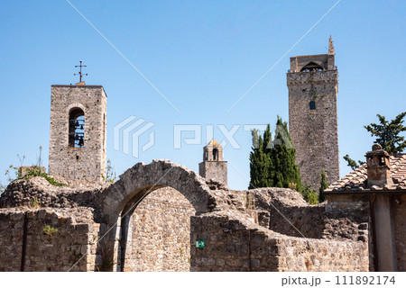 Tower Grosso and the cathedral bell tower of San Gimignano 111892174