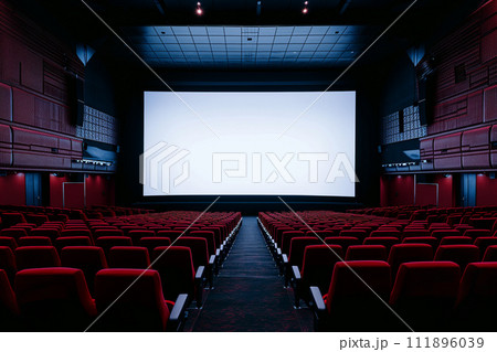 映画館　何も映っていないスクリーン 111896039