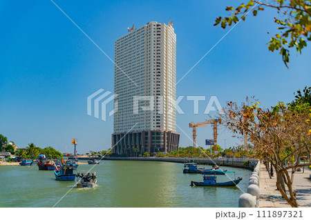 The river is in the city. The river is in the city. 111897321