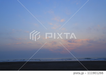 房総の海と朝日 房総の海と朝日 111901266
