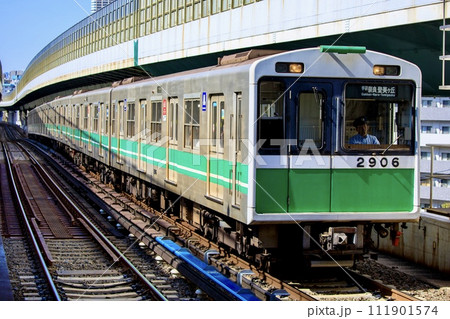 大阪メトロ中央線を走る20系電車 大阪メトロ中央線を走る20系電車 111901574