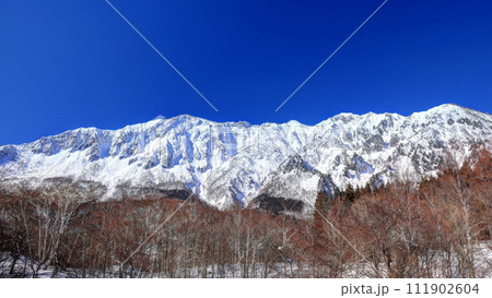 冬の秋山郷・鳥甲山 冬の秋山郷・鳥甲山 111902604