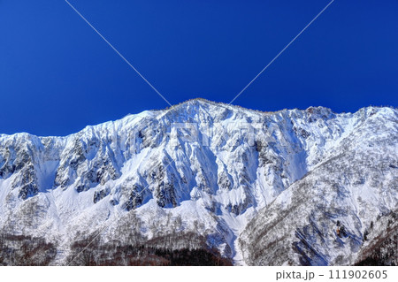 冬の秋山郷・鳥甲山 冬の秋山郷・鳥甲山 111902605
