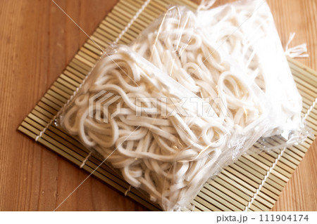 生産高日本一の冷凍食品・冷凍うどん 111904174
