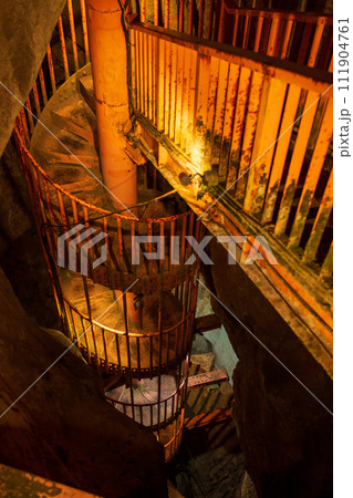 鍾乳洞のらせん階段 鍾乳洞のらせん階段 111904761