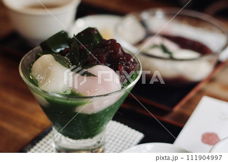 夏のひんやりスイーツ 111904997