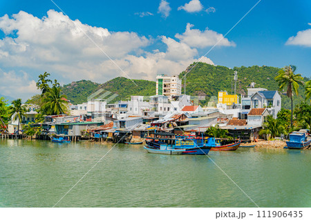 Fishing boats on the river. 111906435