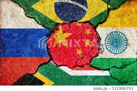 BRICS (ロシア・中国・ブラジル・インド・南アフリカ)  / 割れたコンクリートモチーフ 111906791
