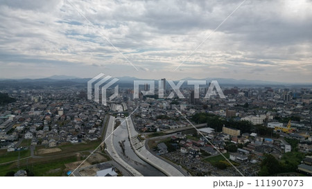 郡山市の躍動 - 中心地を望む空撮景色 111907073