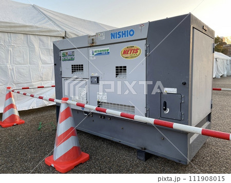 仮設された移動式発電設備 111908015