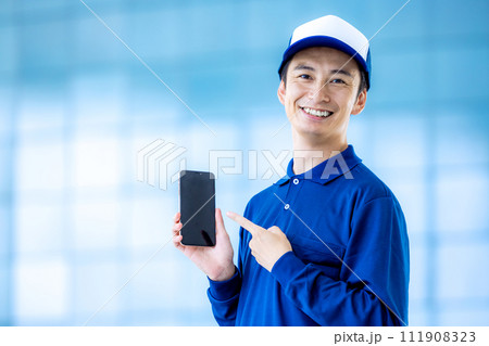 宅配　男性　ビジネス 111908323