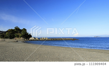 森戸海岸からみた森戸神社 111909404