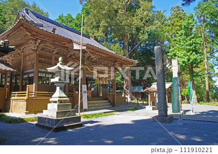 福岡県築上町伝法寺にある岩戸見神社拝殿 111910221