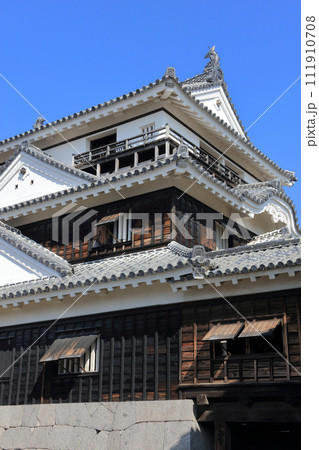 松山城本壇の多聞櫓付近から見上げる大天守(天守内曲輪) 松山城本壇の多聞櫓付近から見上げる大天守(天守内曲輪) 111910708