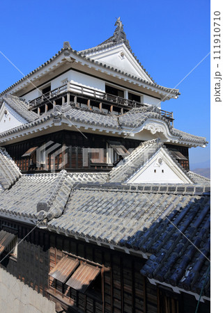 松山城本壇の小天守から見上げる大天守(天守内曲輪) 松山城本壇の小天守から見上げる大天守(天守内曲輪) 111910710