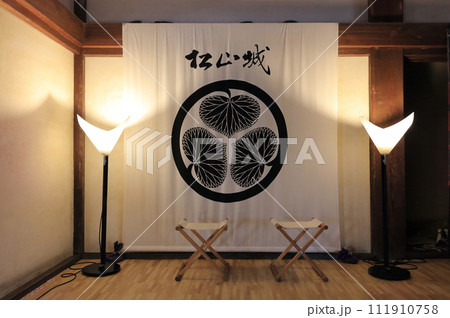 松山城大天守一階に設けられた記念撮影スポット 111910758